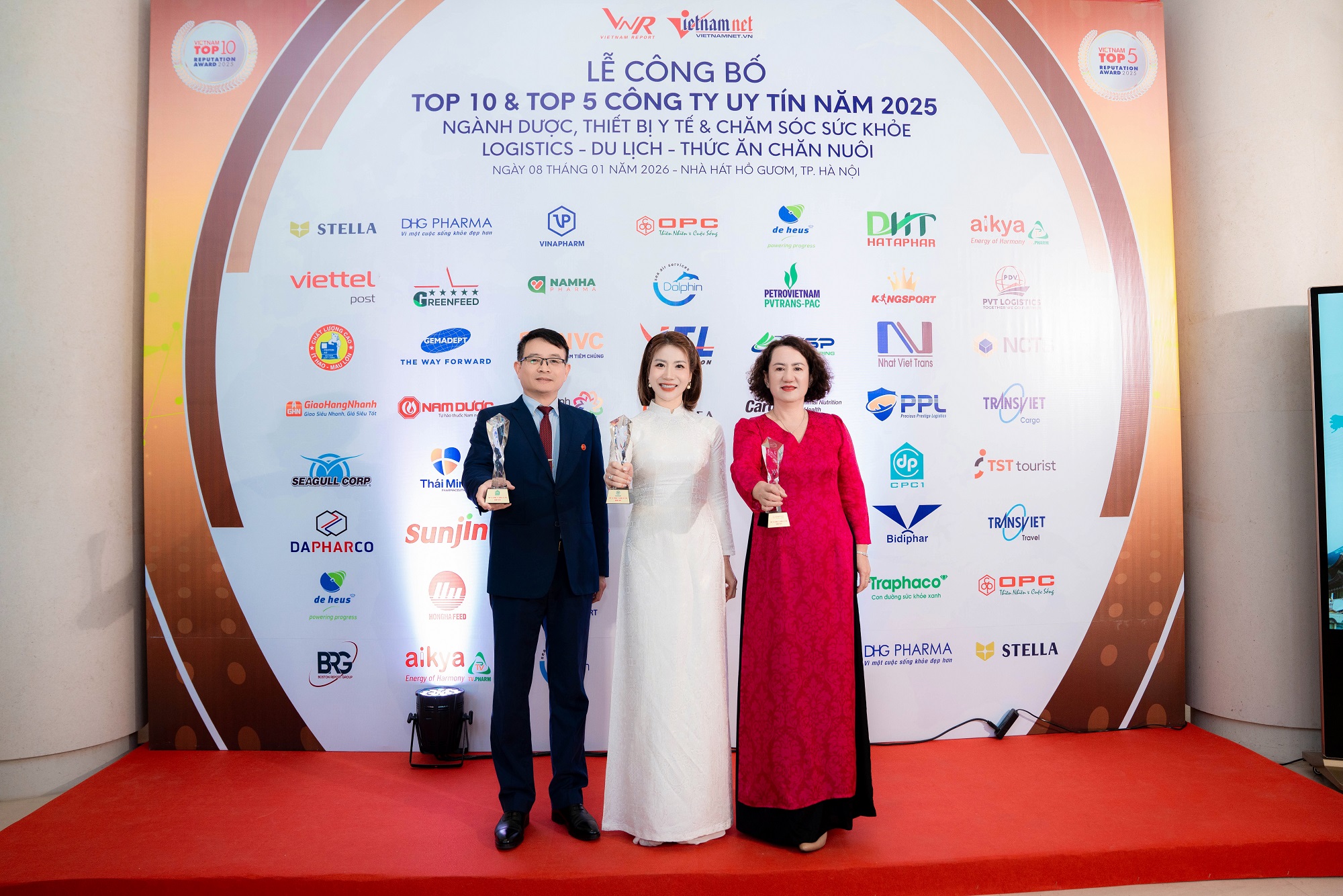 Vinapharm tiếp tục khẳng định vị thế trong top 10 Công ty uy tín ngành Dược - Thiết bị y tế và Chăm sóc sức khỏe năm 2025